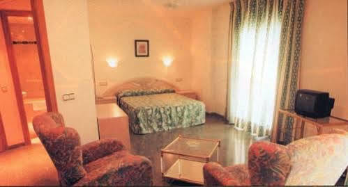 Hotel Don Pelayo Arbos Экстерьер фото